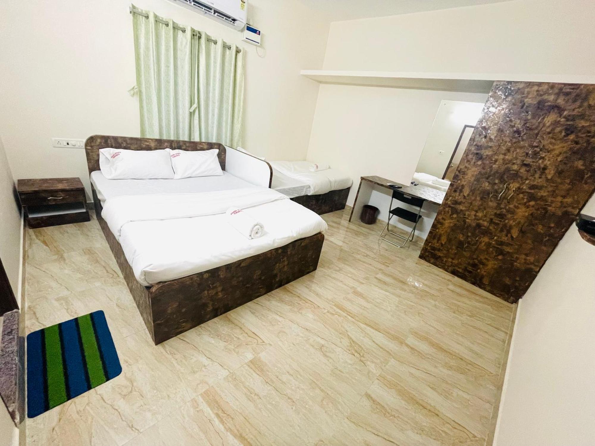 Pearl Stays, Tirupati - Very Convenient For The People Coming From Bangalore And Chennai - You Can Skip City Traffic While Reaching Any Temple In Tirupati - Covered Parking - 24Hrs Front Desk And Hot Water - Free Wifi - Flexible Checkin-In Check-Out Exterior photo